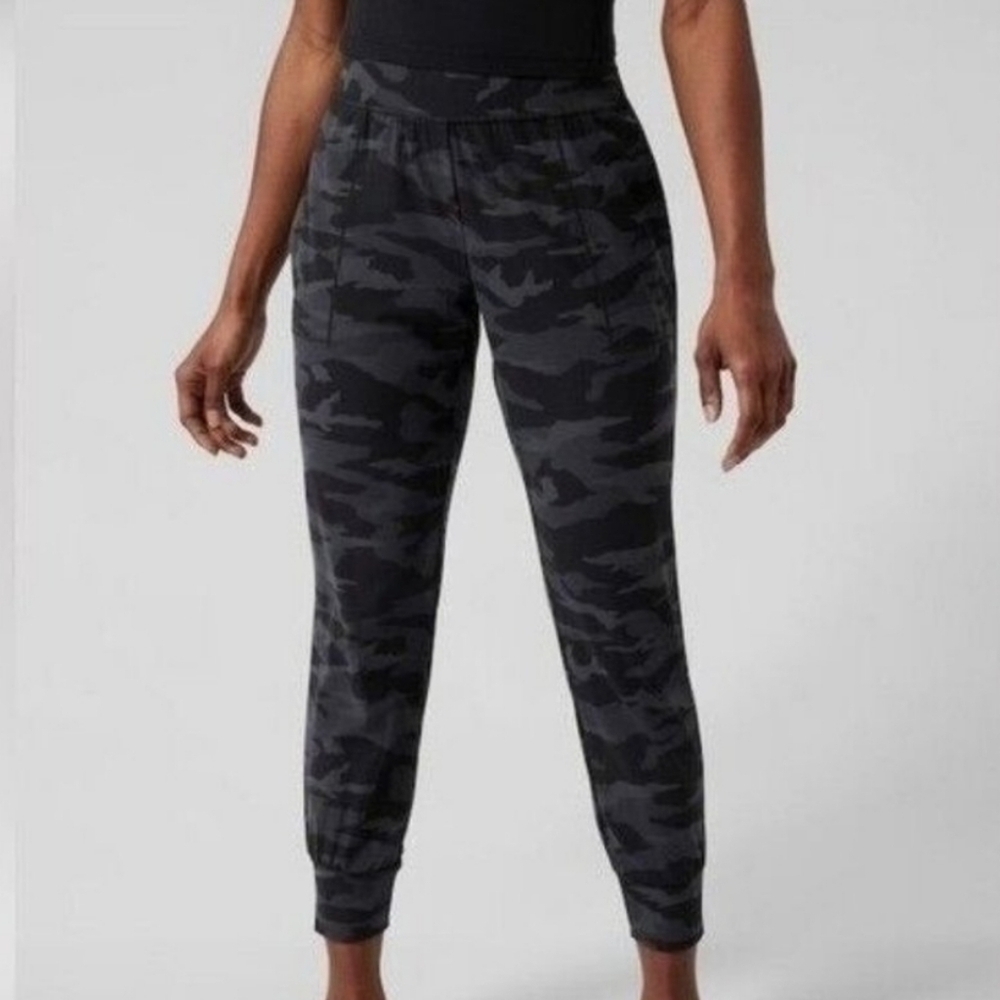 Athleta Salutation Camo Jogger Pants